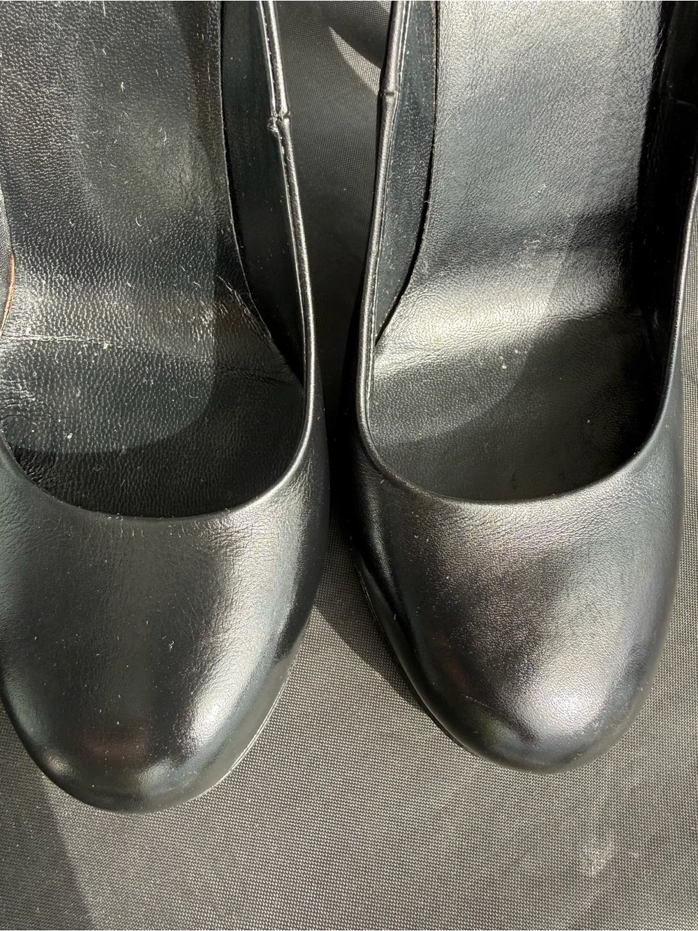 Authentic Gucci Black Leather Pumps with Gold GG logo
